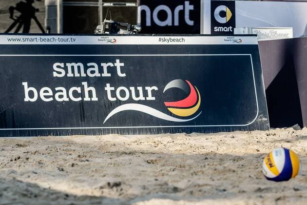 Logo Schriftzug mit Ball Deutsche Beach-Volleyball Meisterschaften 2016 Timmendorfer Strand