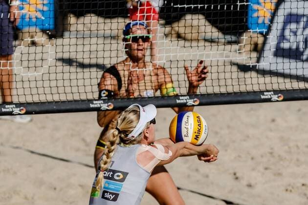 Zuspiel 1 Karla Borger (MTV Stuttgart ) mit 2 Kira Walkenhorst (Hamburger SV ) Deutsche Beach-Volleyball Meisterschaften 2016 Timmendorfer Strand