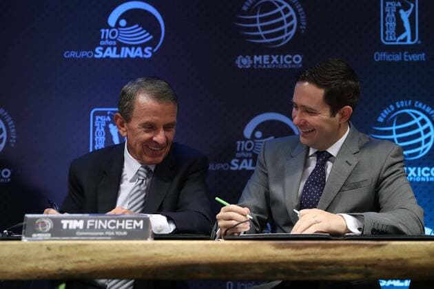 PGA, World Golf Championships Mexico Pressekonferenz in Mexiko-Stadt September 9, 2016 - Df, Mexico - EUM20160909DEP23.JPG .CIUDAD DE MEXICO Golf-World Golf Championships.- Tim Finchem, comisionado del PGA Golf Herren Tour, y Benjamin Salinas Sada, CEO de TV Azteca, durante el lanzamiento oficial del World Golf Championships-Mexico Championship, septiembre 9 de 2016. Foto: Agencia EL UNIVERSALGerman EspinosaJMA. GERMAN ESPINNOSA  - ZUMAu78_