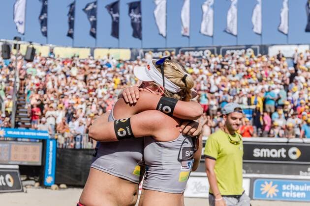 Verabschiedung 1 Karla Borger 2 Britta BuÌˆthe (MTV Stuttgart ) Deutsche Beach-Volleyball Meisterschaften 2016 Timmendorfer Strand