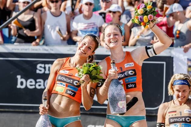 dritter Platz 1 Julia Sude 2 Chantal Laboureur (MTV Stuttgart VfB Friedrichshafen ) Deutsche Beach-Volleyball Meisterschaften 2016 Timmendorfer Strand