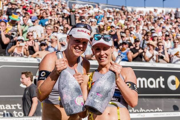 Siegerehrung 1 Karla Borger 2 Britta BuÌˆthe (MTV Stuttgart ) Deutsche Beach-Volleyball Meisterschaften 2016 Timmendorfer Strand