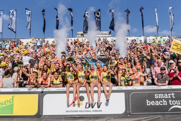 Themen der Woche - SPORT Bilder des Tages - SPORT Gruppenbild Siegerehrung Deutsche Beach-Volleyball Meisterschaften 2016 Timmendorfer Strand