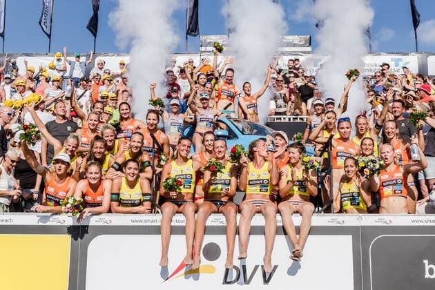 Gruppenbild Siegerehrung Deutsche Beach-Volleyball Meisterschaften 2016 Timmendorfer Strand