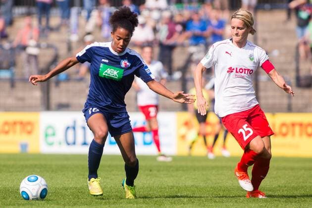 10.09.2016, xfrx, Fussball 1.Bundesliga Damen, Turbine Potsdam - 1.FFC Frankfurt v.l. Eseosa Aigbogun (1.FFC Turbine Potsdam),Saskia Bartusiak (1.FFC Frankfurt) Potsdam
