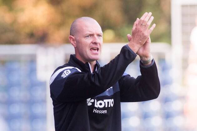 10.09.2016, xfrx, Fussball 1.Bundesliga Damen, Turbine Potsdam - 1.FFC Frankfurt v.l. Trainer Matt Ross (1.FFC Frankfurt) gibt Anweisungen,gestikuliert,mit den Armen gestikulieren,gives instructions,gesticulate Potsdam