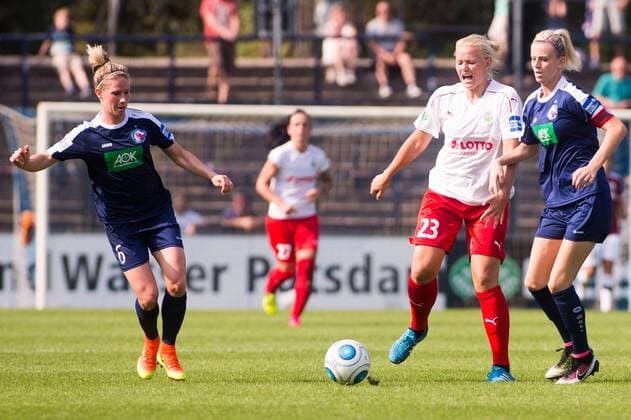 10.09.2016, xfrx, Fussball 1.Bundesliga Damen, Turbine Potsdam - 1.FFC Frankfurt v.l. Elise Kellond-Knight (1.FFC Turbine Potsdam),Lise Munk (1.FFC Frankfurt),Johanna Elsig (1.FFC Turbine Potsdam) Potsdam
