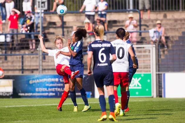 10.09.2016, xfrx, Fussball 1.Bundesliga Damen, Turbine Potsdam - 1.FFC Frankfurt v.l. Kathrin Hendrich (1.FFC Frankfurt),Eseosa Aigbogun (1.FFC Turbine Potsdam) Potsdam