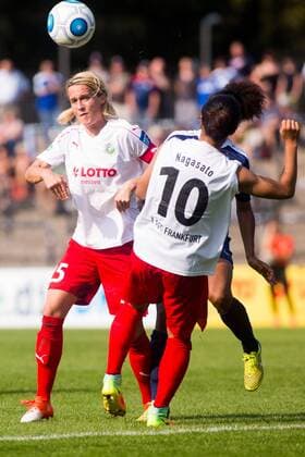 10.09.2016, xfrx, Fussball 1.Bundesliga Damen, Turbine Potsdam - 1.FFC Frankfurt v.l. Saskia Bartusiak (1.FFC Frankfurt),Yuki Nagasato (1.FFC Frankfurt) Potsdam