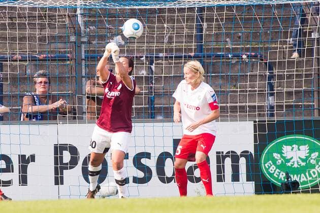 10.09.2016, xfrx, Fussball 1.Bundesliga Damen, Turbine Potsdam - 1.FFC Frankfurt v.l. Anne-Kathrine Kremer (1.FFC Frankfurt),Saskia Bartusiak (1.FFC Frankfurt) Potsdam