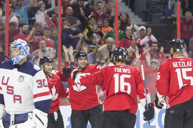 Eishockey, World Cup of Hockey, Kanada - USA September 10, 2016: Team Canada celebrates their fifth goal of the World Cup of Hockey game between Team USA and Team Canada at Canadian Tire Centre in Ottawa, ON, Canada. Team Canada won by a score of 5-2 over Team USA CSM World Cup of Hockey 2016: Team USA vs Team Canada September 10 - ZUMAc04_