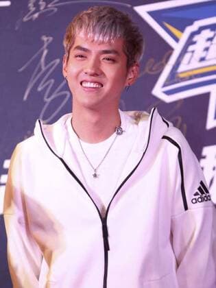 NBA, Hall of Fame Game in Shanghai, roter Teppich SHANGHAI, CHINA - SEPTEMBER 10: Chinese singer and actor Kris Wu poses at red carpet of the 2016 Super Penguin Basketball Hall of Fame game on September 10, 2016 in Shanghai, China.  CFP491710055 