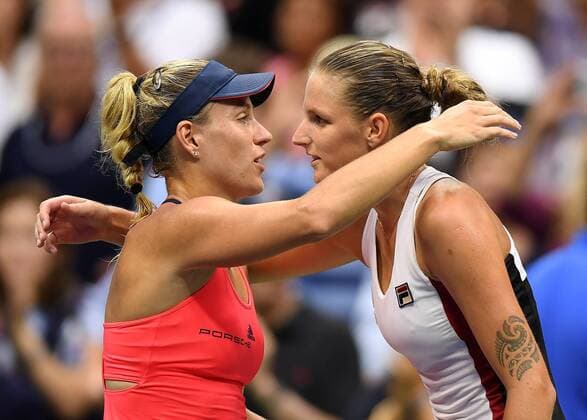 Bilder des Tages - SPORT NEW YORK, Sept. 10, 2016 -- Angelique Kerber (L) of Germany hugs Karolina Pliskova of Czech Republic after the women s singles final match at the 2016 U.S. Open in New York, the United States, Sept. 10, 2016. Angelique Kerber won 2-1 and claimed the title. ) (SP)U.S.-NEW YORK-TENNIS-U.S. OPEN YinxBogu 