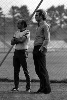 Trainer Dettmar Cramer und Uli Hoeneß (beide FC Bayern München)