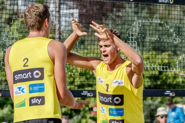 Jubel 1 Max Betzien 2 Nils Ehlers (VCO Berlin Netzhoppers KW-Bestensee ) Deutsche Beach-Volleyball Meisterschaften 2016 Timmendorfer Strand