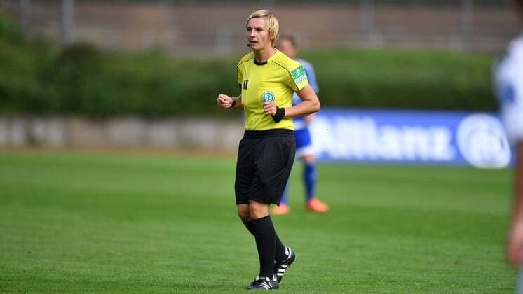 Schiedsrichterin Christine Weigelt , Debüt Mönchengladbach, Deutschland, 11.09.2016 - Fussball, Allianz Frauen-Bundesliga, Borussia Mönchengladbach - SC Sand, Fussball, Allianz Frauen-Bundesliga, Borussia Mönchengladbach - SC Sand, xmkx
