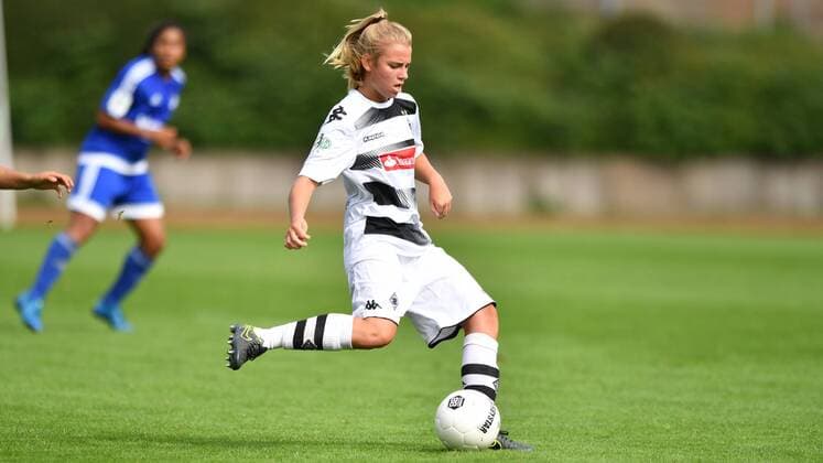 Pauline Dallmann (Borussia Mönchengladbach) (4) Pass Mönchengladbach, Deutschland, 11.09.2016 - Fussball, Allianz Frauen-Bundesliga, Borussia Mönchengladbach - SC Sand, Fussball, Allianz Frauen-Bundesliga, Borussia Mönchengladbach - SC Sand, xmkx