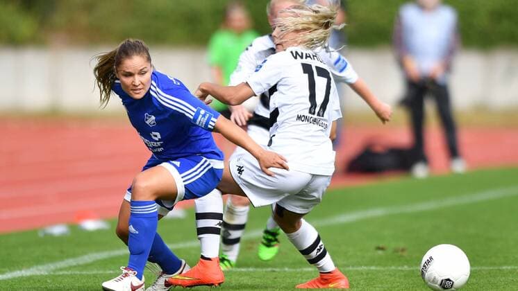 Bild v.L. Zweikampf Silvana Chojnowski (SC Sand) (6) Vanessa Wahlen (Borussia Mönchengladbach) (17) Mönchengladbach, Deutschland, 11.09.2016 - Fussball, Allianz Frauen-Bundesliga, Borussia Mönchengladbach - SC Sand, Fussball, Allianz Frauen-Bundesliga, Borussia Mönchengladbach - SC Sand, xmkx