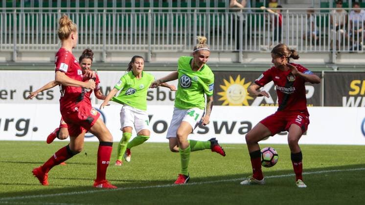 Anja Mittag (Wolfsburg, 41) Torschütze, schießt Tor, erzielt das Tor zum 1:0, Tor, Treffer, Torerfolg, scores the goal, Action, Aktion, Fussball, Allianz Frauen Bundesliga, VfL Wolfsburg - Bayer 04 Leverkusen, xtgx