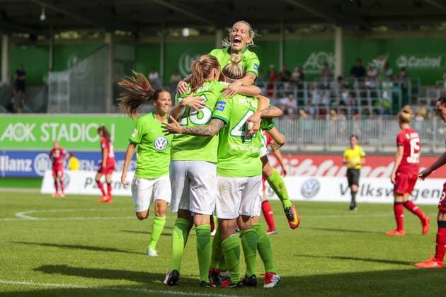 Jubel, Torjubel, Torerfolg, celebrate the goal, goal, celebration, Jubel ueber das Tor, optimistisch, Action, Aktion nach 1:0 durch Anja Mittag (Wolfsburg, 41), Fussball, Allianz Frauen Bundesliga, VfL Wolfsburg - Bayer 04 Leverkusen, xtgx
