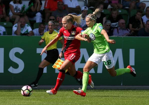 11 Nina Ehegoetz (Bayer 04 Leverkusen), Lena Goessling (VfL Wolfsburg)
