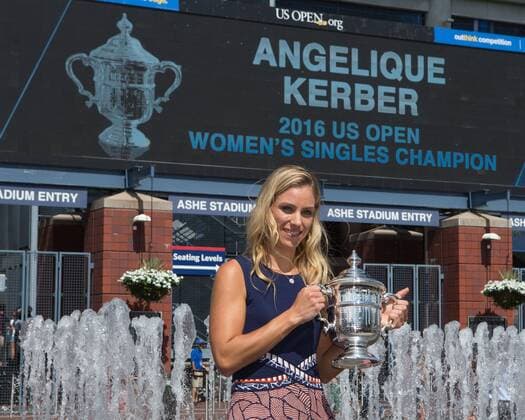 Tennis, Angelique Kerber Fotoshooting in New York ANGELIQUE KERBER (GER) mit dem US Open 2016 Pokal Tennis - US Open 2016 - Grand Slam ITF ATP Tennis Herren WTA Tennis Damen - USTA Billie Jean King National Tennis Center - New York - New York - USA - 11 September 2016.