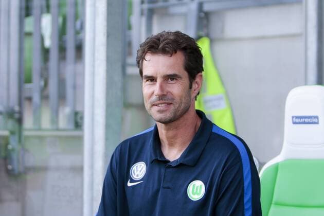 Ralf Kellermann (Trainer Wolfsburg) Porträt, Portrait lächelt, zufrieden, lacht, Fussball, Allianz Frauen Bundesliga, VfL Wolfsburg - Bayer 04 Leverkusen, xtgx