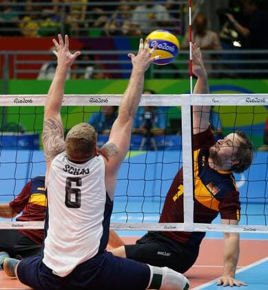 Rio de Janeiro , Paralympics , Sitzvolleyball Deutschland vs. USA , rechts: Alexander Schiffler ( GER )