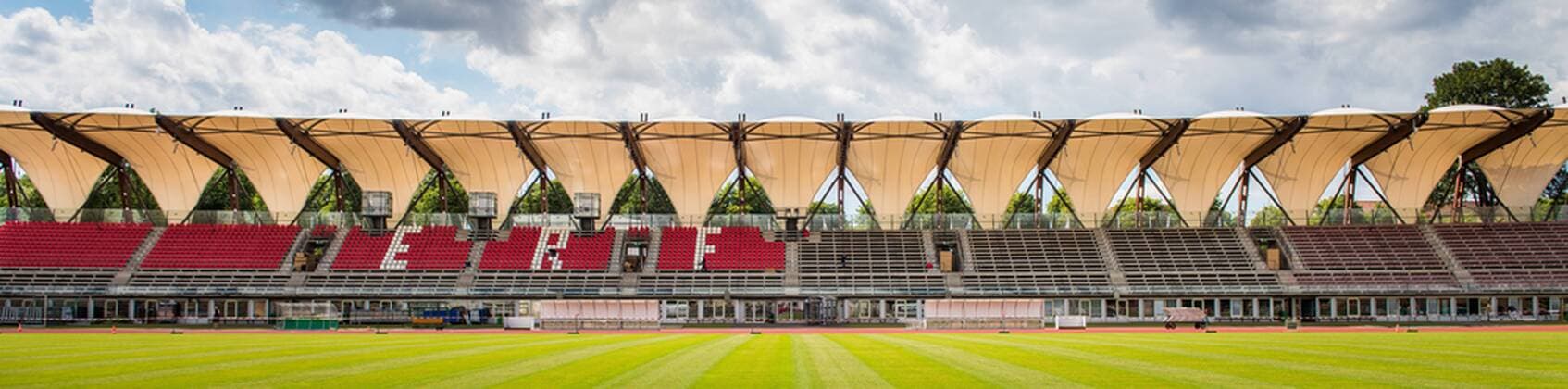 Erfurt , 210715 , Erfurter Steigerwaldstadion wird in eine Multifunktionsarena Im Bild: Bauarbeiten im Erfurt Steigerwaldstadion