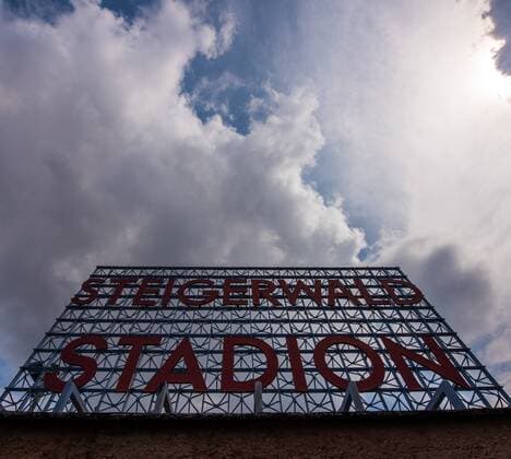 Erfurt , 190815 , So schön wird der Wald ums neue Stadion , Projektleiterin Kathrin Hoyer im Gespräch Im Bild: Steigerwaldstadion