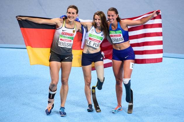 Bilder des Tages - SPORT 12.09.2016, Rio de Janeiro, Olympiastadion Paralympische Spiele, Leichathletik, 400 Meter T44 Finale Irmgard Bensusan (GER), Marie-Amelie le Fur (FRA), Grace Norman (USA)