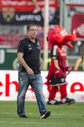 Enttaeuschung bei bei Ingolstadt - Trainer Markus KAUCZINSKI nach Spielende. Fussball, FC Ingolstadt (IN) - Hertha BSC Berlin (B) 0:2, Bundesliga, 2.Spieltag, Saison 2016 2017, am 10.09.2016 in Ingolstadt A U D I S P O R T P A R K Deutschland. Â