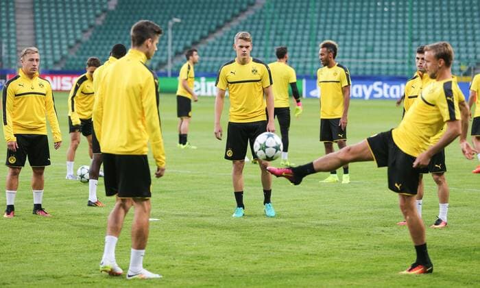 Fußball, CL, Borussia Dortmund Training 13.09.2016 - Warschau, Polen - Fussball, Champions League, Training Borussia Dortmund: Borussia training before UEFA Champions League match against Legia Warszawa  20160913toja366