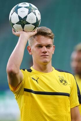 Fußball, CL, Borussia Dortmund Training 13.09.2016 - Warschau, Polen - Fussball, Champions League, Training Borussia Dortmund: Matthias Ginter (Borussia), team Borussia training before UEFA Champions League match against Legia Warszawa  20160913toja373