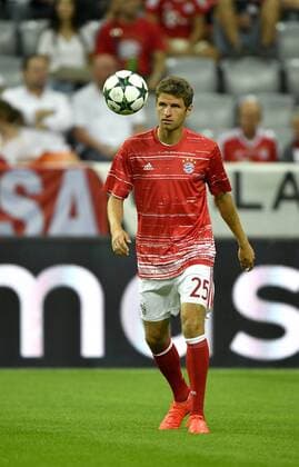Vor dem Spiel: Auwärmen Thomas Müller FC Bayern München am Ball Champions League CL Gruppenphase FC Bayern München FCB vs FC FK Rostow Rostov 13.09.2016