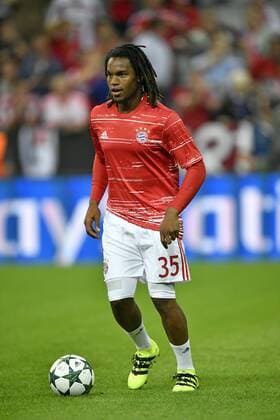 Vor dem Spiel: Auwärmen Renato Sanches FC Bayern München am Ball Champions League CL Gruppenphase FC Bayern München FCB vs FC FK Rostow Rostov 13.09.2016