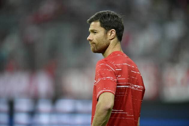 Vor dem Spiel: Auwärmen Xabi Xabier Olano Alonso FC Bayern München missmutig enttäuscht Champions League CL Gruppenphase FC Bayern München FCB vs FC FK Rostow Rostov 13.09.2016