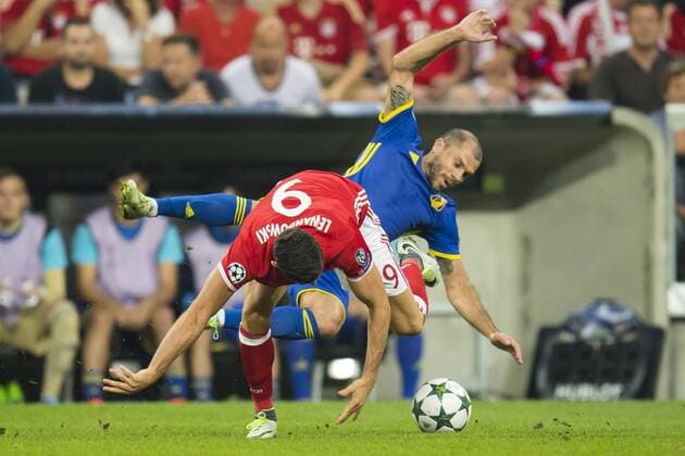 GER, CL Gruppe D, FC Bayern Muenchen (GER) vs FC Rostow (RUS) 13.09.2016, Allianz Arena, Muenchen, GER, CL Gruppe D, FC Bayern Muenchen (GER) vs FC Rostow (RUS) , im Bild Robert Lewandowski (FCB 9) im kampf mit Timofei Kalachev (Rostov 2) Foto © nordphoto Straubmeier nordphotox xStraubmeier