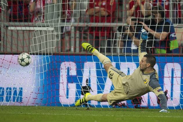 GER, CL Gruppe D, FC Bayern Muenchen (GER) vs FC Rostow (RUS) 13.09.2016, Allianz Arena, Muenchen, GER, CL Gruppe D, FC Bayern Muenchen (GER) vs FC Rostow (RUS) , im Bild Tor zum 1-0 durch Robert Lewandowski (FCB 9) nicht im bild , mit Soslan Dzhanaev (Rostov 35) Foto © nordphoto Straubmeier nordphotox xStraubmeier