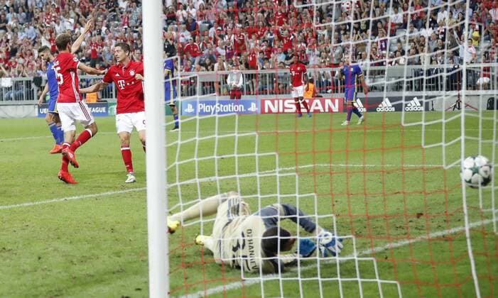 Thomas MUELLER, MÜLLER, FCB 25 Torschuss, schiesst das Tor zum 2-0 FC BAYERN MUENCHEN - FK ROSTOW Gruppnphase, Fussball UEFA Champions League, Muenchen, 13.09.2016 CL Saison 2016 2017