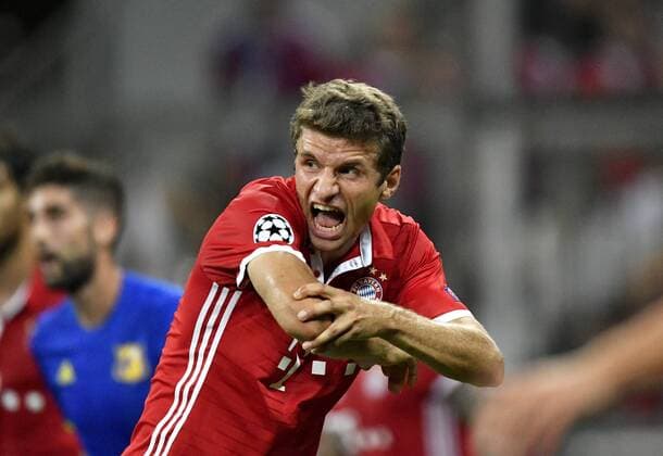 Thomas Müller FC Bayern München Gestik, Geste muss einstecken Schmerzen Champions League CL Gruppenphase FC Bayern München FCB vs FC FK Rostow Rostov 13.09.2016