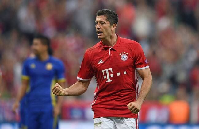 FUSSBALL CHAMPIONS LEAGUE SAISON 2016 2017 GRUPPENPHASE FC Bayern Muenchen - FK Rostow 13.09.2016 Robert Lewandowski (FC Bayern Muenchen) bejubelt seinen Treffer zum 1:0 