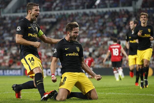 Fußball, CL, PSV Eindhoven - Atletico Madrid Saul Niguez of Club Atletico de Madrid (R), Gabi of Club Atletico de Madrid (L)during the UEFA Champions League group D match between PSV Eindhoven and Atletico Madrid on September 13, 2016 at the Philips stadium in Eindhoven, The Netherlands. PSV v Atletico Madrid UEFA Champions League 2016 2017 xVIxJeroenxPutmansxIVx 6210636