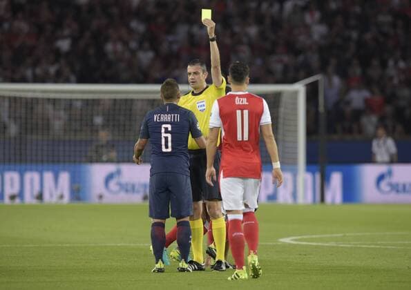 Fußball, CL, Paris St. Germain - FC Arsenal Viktor Kassai - Marco Verrati ( PSG ) - Fussball, Champions League, Paris Saint Germain PSG vs. Arsenal FC - 13 09 2016 FedericoPestellini Panoramic 