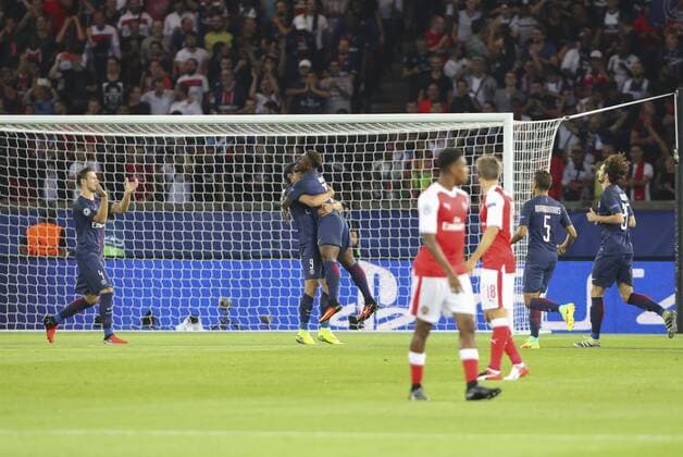 Fußball, CL, Paris St. Germain - FC Arsenal Edinson Cavani (PSG), Serge Aurier (PSG) - Fussball, Champions League, Paris Saint Germain PSG vs. Arsenal FC - 13 09 2016 GwendolineLeGoff Panoramic 