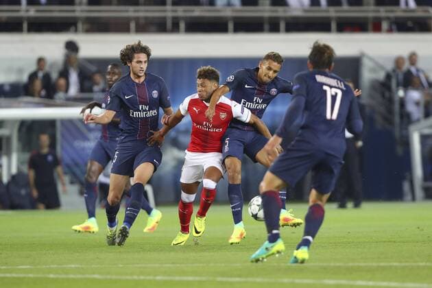 Fußball, CL, Paris St. Germain - FC Arsenal Adrien Rabiot (PSG) Marquinhos (PSG) vs Alex Oxlade Chamberlain (Arsenal) - Fussball, Champions League, Paris Saint Germain PSG vs. Arsenal FC - 13 09 2016 GwendolineLeGoff Panoramic 