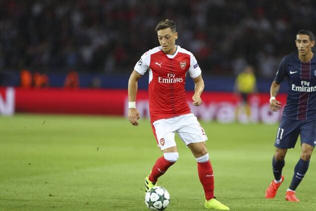 Fußball, CL, Paris St. Germain - FC Arsenal Mesut Ozil (Arsenal) - Fussball, Champions League, Paris Saint Germain PSG vs. Arsenal FC - 13 09 2016 GwendolineLeGoff Panoramic 
