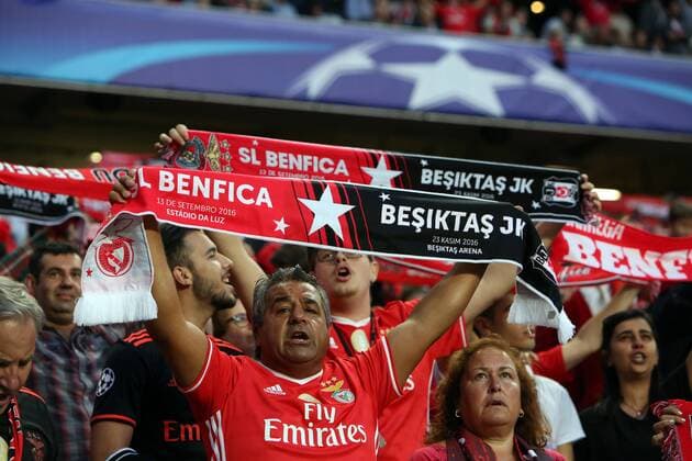 Fußball, CL, Benfica Lissabon - Besiktas Istanbul September 13, 2016 - Lisbon, Portugal - Benfica s supporters during the UEFA Champions League Group B football match between SL Benfica and Besiktas JK at the Luz stadium in Lisbon, Portugal on September 13, 2016. UEFA Champions League Group B football match SL Benfica vs Besiktas JK  - ZUMAn230