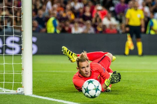 Fußball, CL, FC Barcelonas ter Stegen hält selbst verursachten Elfmeter September 13, 2016 - Barcelona, Catalonia, Spain - FC Barcelona Barca goalkeeper TER STEGEN keeps out a penalty in the Champions League match between FC Barcelona and Celtic FC at the Camp Nou stadium in Barcelona FC Barcelona v Celtic FC - Champions League - ZUMAo105