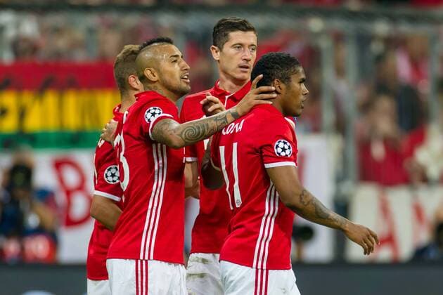Munich, Germany 13.09.2016, UEFA Champions League - 2016 17 Season, Group D - Matchday 1, FC Bayern Muenchen - FK Rostov, Jubel um den Torschuetzen zum 3:0 Joshua Kimmich (FCB) ( DeFodi048